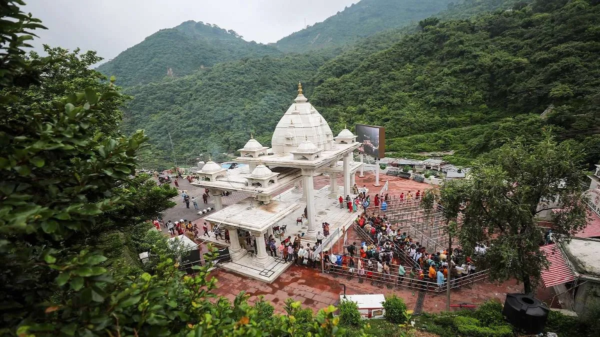 Vaishno Devi + Kashmir Tour Package.